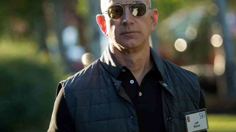 Jeff Bezos splurges, spending $255M on LA mansions