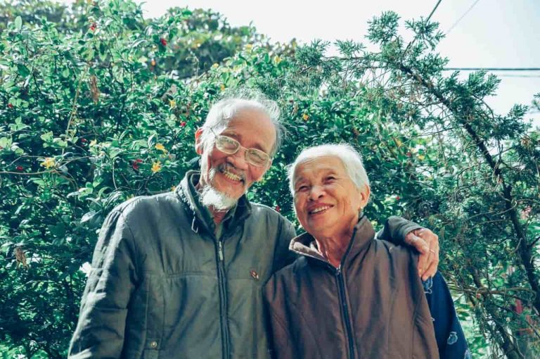 How to Help Your Elderly Parents Grow Old Happily