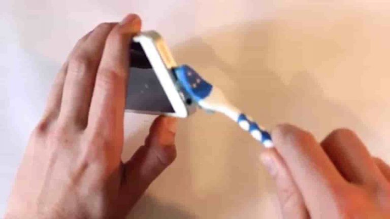 How to clean an iPhone Charging Port